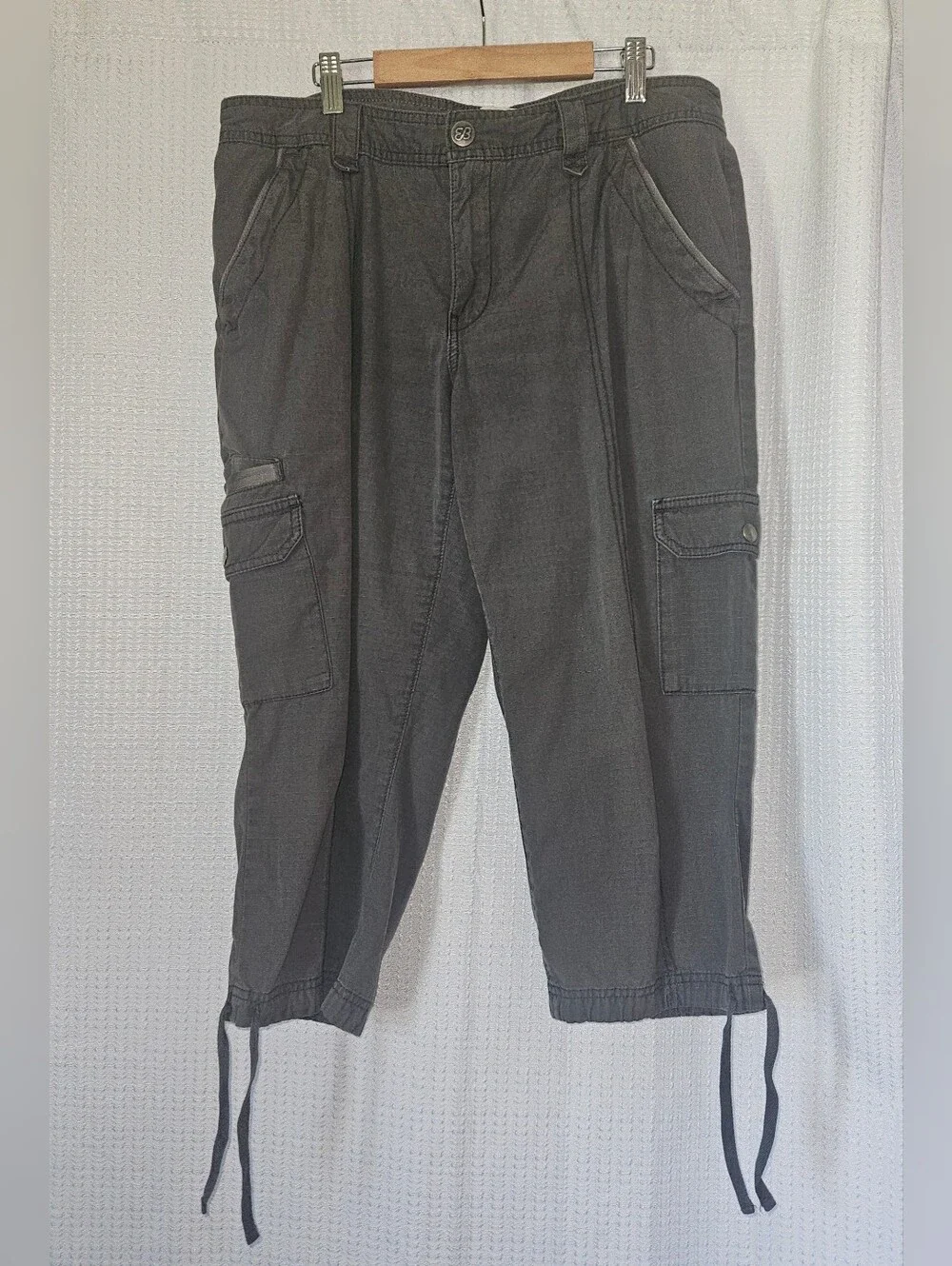 Eddie Bauer Womens Size 13 Cotton Capri Cargo Pants Dark Grey Y2K